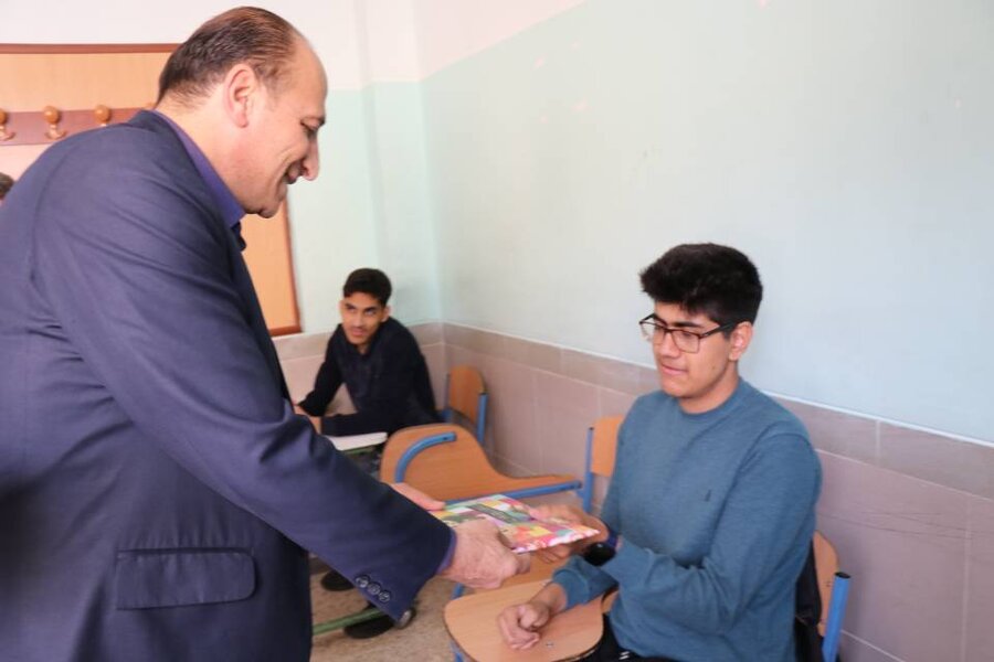 بازدید مدیرکل بهزیستی آذربایجان‌غربی از مدرسه استثنایی  به مناسبت هفته افراد دارای معلولیت با رویکرد «فراگیرسازی جامعه و تلفیق اجتماعی»