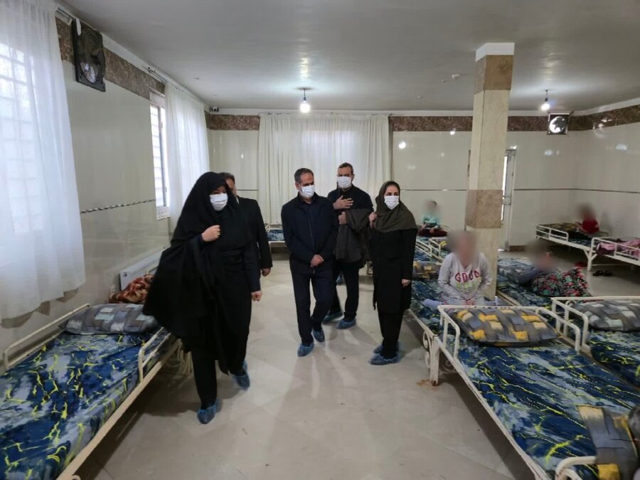 دکتر علیرضا عباسی نماینده مجلس و مدیرکل بهزیستی البرز از مرکز نگهداری از دختران دارای معلولیت ذهنی نسترن بازدید کردند