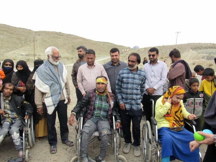 بشاگرد| برگزاری همایش پیاده‌روی افراد دارای معلولیت روستای کارگنجی