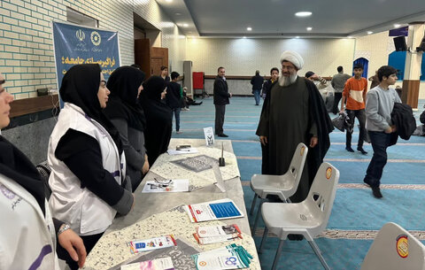 ساوجبلاغ |  میز خدمت به مناسبت هفته افراد دارای معلولیت در نماز جمعه هشتگرد برپا شد