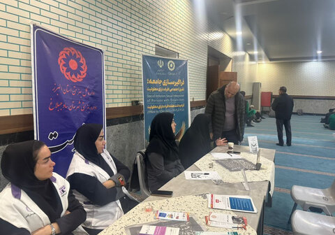 ساوجبلاغ |  میز خدمت به مناسبت هفته افراد دارای معلولیت در نماز جمعه هشتگرد برپا شد