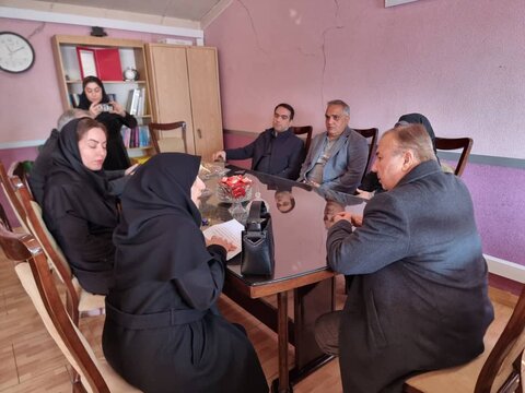 آذر-شرقی-بازدی نوین نماینده مجلس از مرکز نگهداری معلولین روان آسا