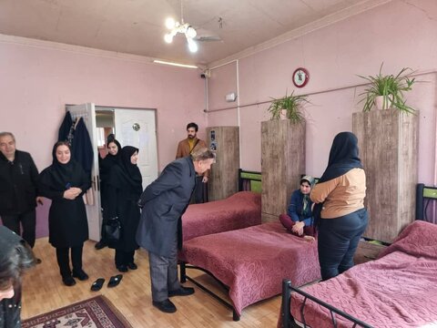 آذر-شرقی-بازدی نوین نماینده مجلس از مرکز نگهداری معلولین روان آسا