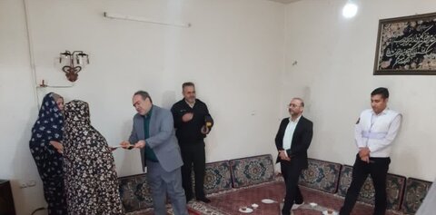 دیدار فرماندار آوج و مسئولان شهرستان با خانواده‌های دارای دو عضو معلول در هفته افراد دارای معلولیت