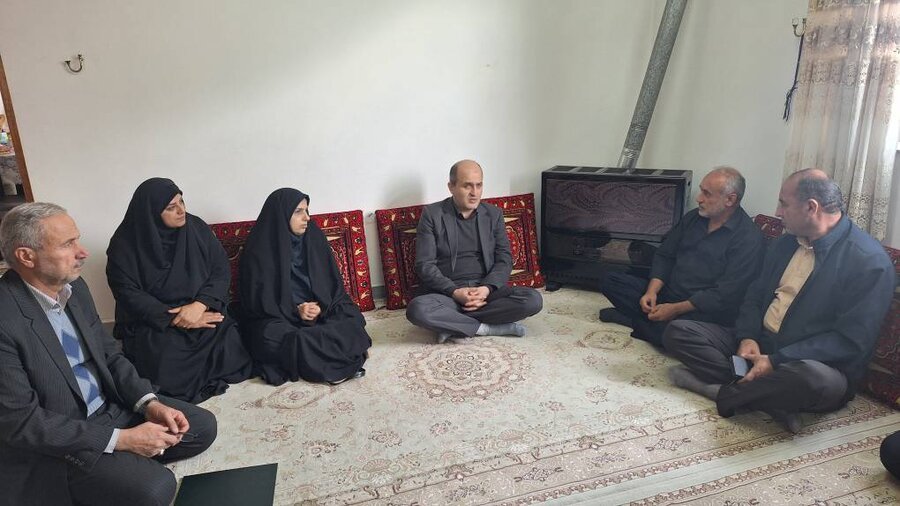 دیدار مدیرکل بهزیستی گیلان با خانواده شهید مدافع امنیت "میثم علیخواه"