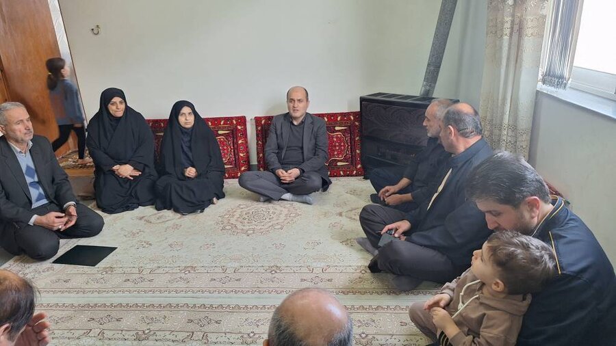 دیدار مدیرکل بهزیستی گیلان با خانواده شهید مدافع امنیت "میثم علیخواه"