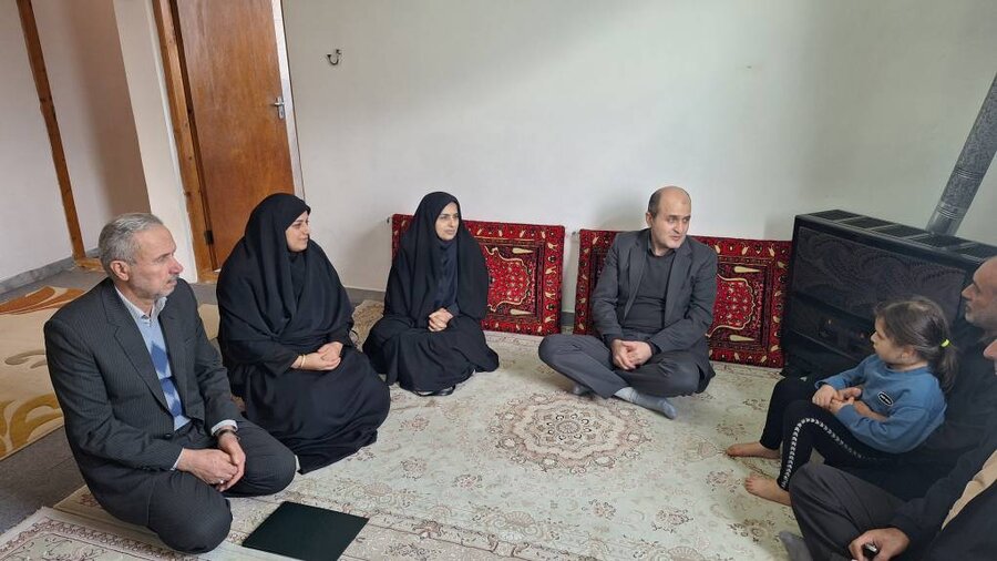 دیدار مدیرکل بهزیستی گیلان با خانواده شهید مدافع امنیت "میثم علیخواه"