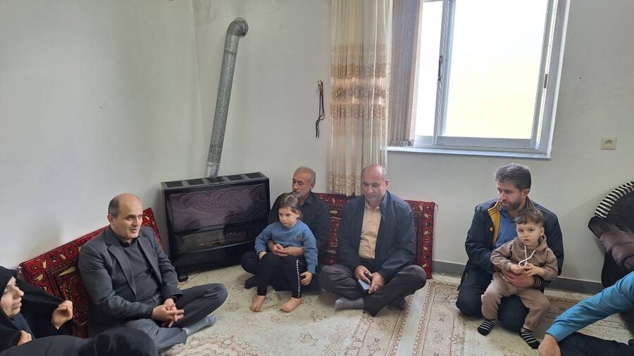 دیدار مدیرکل بهزیستی گیلان با خانواده شهید مدافع امنیت "میثم علیخواه"