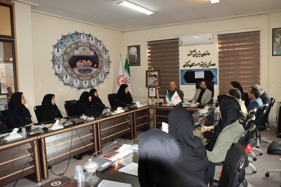 برگزاری جلسه هم‌اندیشی و کلاس آموزشی آشنایی با قانون اساسی در بهزیستی استان مرکزی
