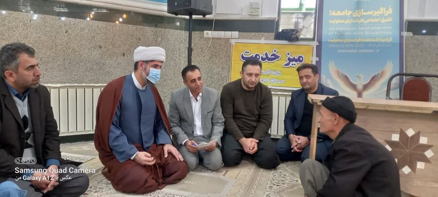 به مناسبت گرامیداشت هفته افراد دارای معلولیت میز خدمت بهزیستی در کامیاران برپا شد
