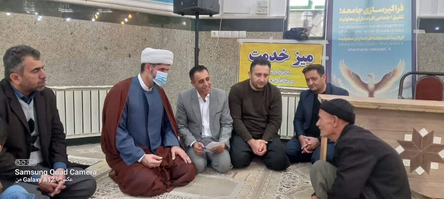 به مناسبت گرامیداشت هفته افراد دارای معلولیت میز خدمت بهزیستی در کامیاران برپا شد
