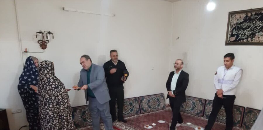 دیدار فرماندار آوج و مسئولان شهرستان با خانواده‌های دارای دو عضو معلول در هفته افراد دارای معلولیت