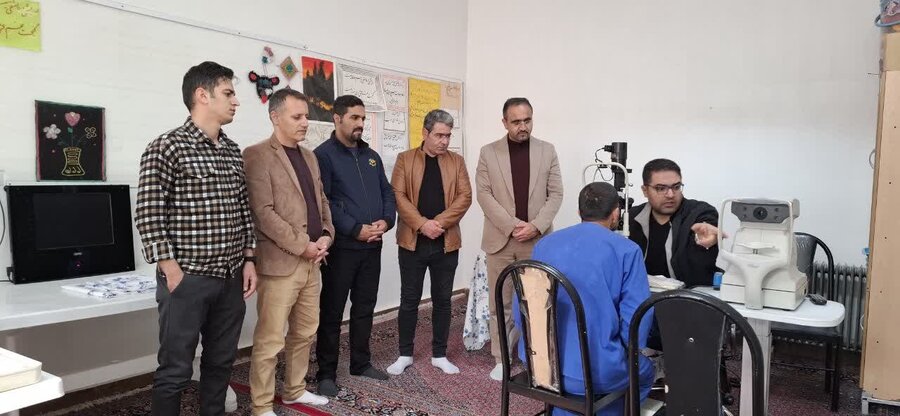 ویزیت رایگان چشم‌پزشکی مددجویان بهزیستی در دیواندره انجام شد 