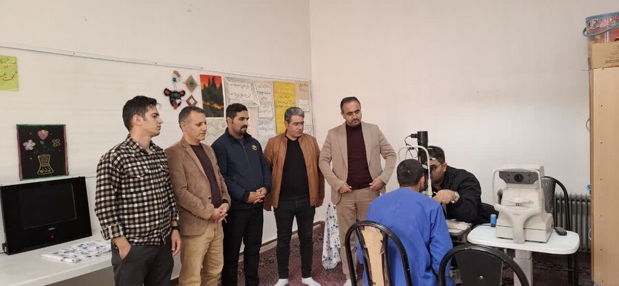 ویزیت رایگان چشمپزشکی مددجویان بهزیستی در دیواندره انجام شد