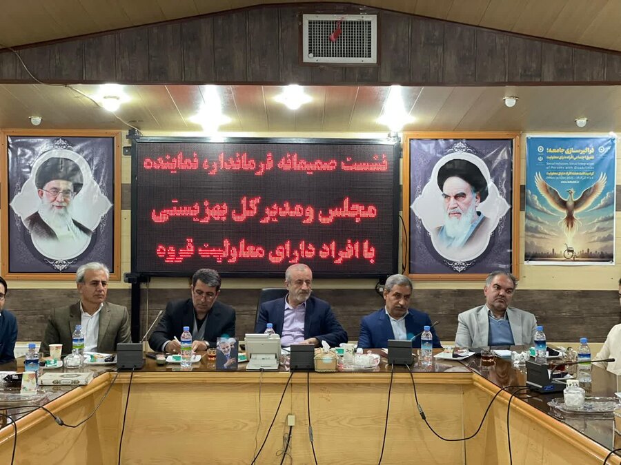 نشست صمیمانه مسئولان استان با افراد دارای معلولیت در قروه برگزار شد
