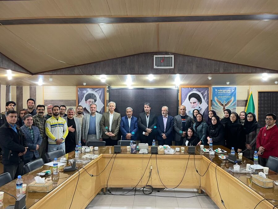 نشست صمیمانه مسئولان استان با افراد دارای معلولیت در قروه برگزار شد
