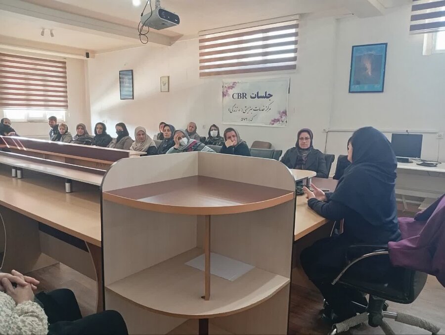 کارگاه آموزشی سلامت بانوان دارای معلولیت در دیواندره برگزار شد
