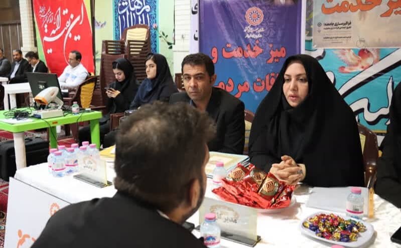 به مناسبت گرامیداشت روز جهانی افراد دارای معلولیت، میز خدمت اداره کل بهزیستی استان بوشهر، روز جمعه در محوطه مصلای نماز جمعه این شهر برپا شد