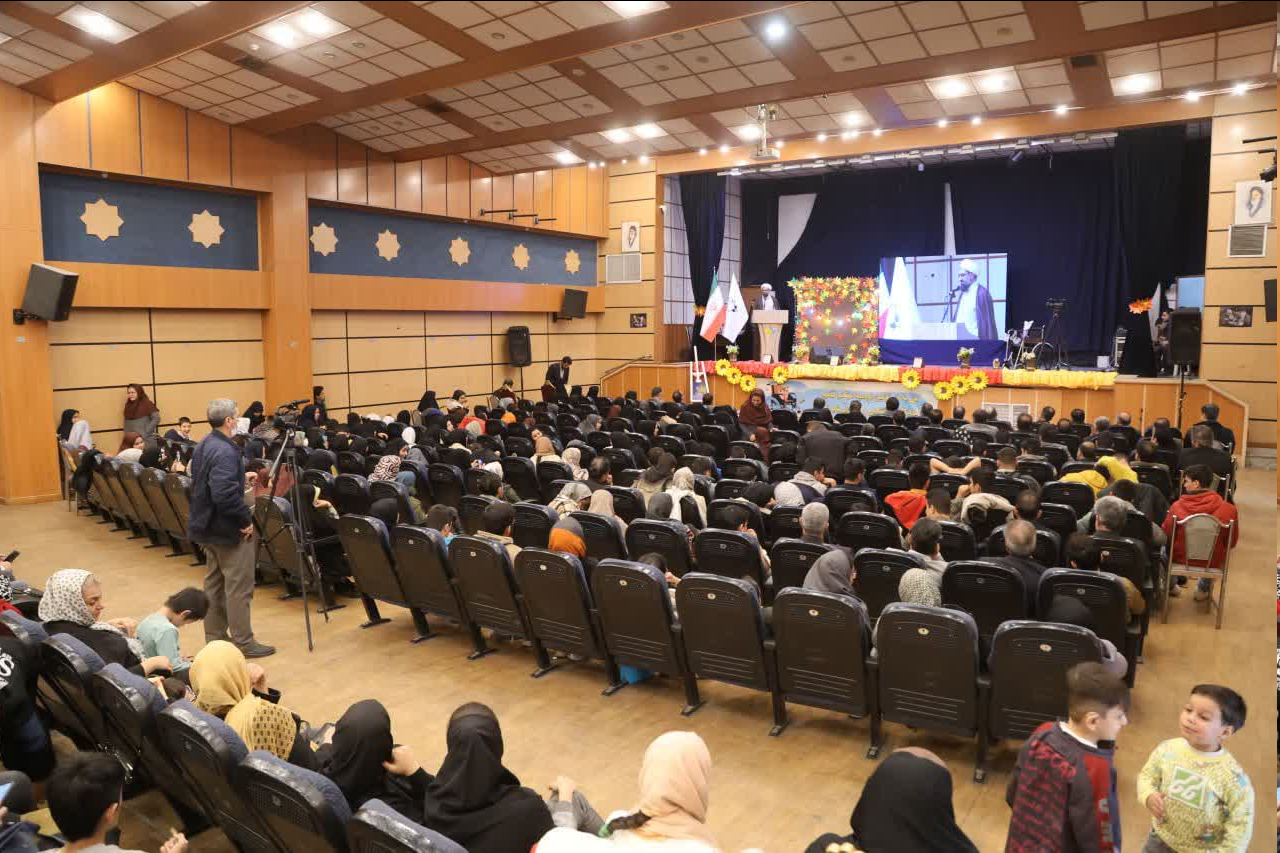 مراسم بزرگداشت روز معلولین در تالار معلم