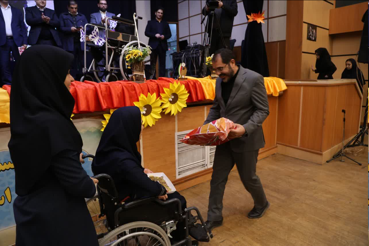 مراسم بزرگداشت روز معلولین در تالار معلم