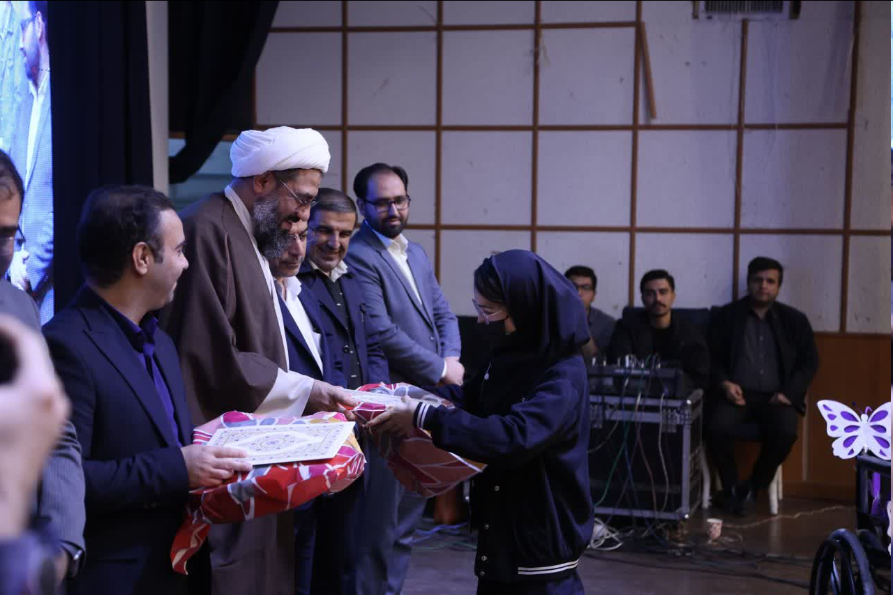 مراسم بزرگداشت روز معلولین در تالار معلم