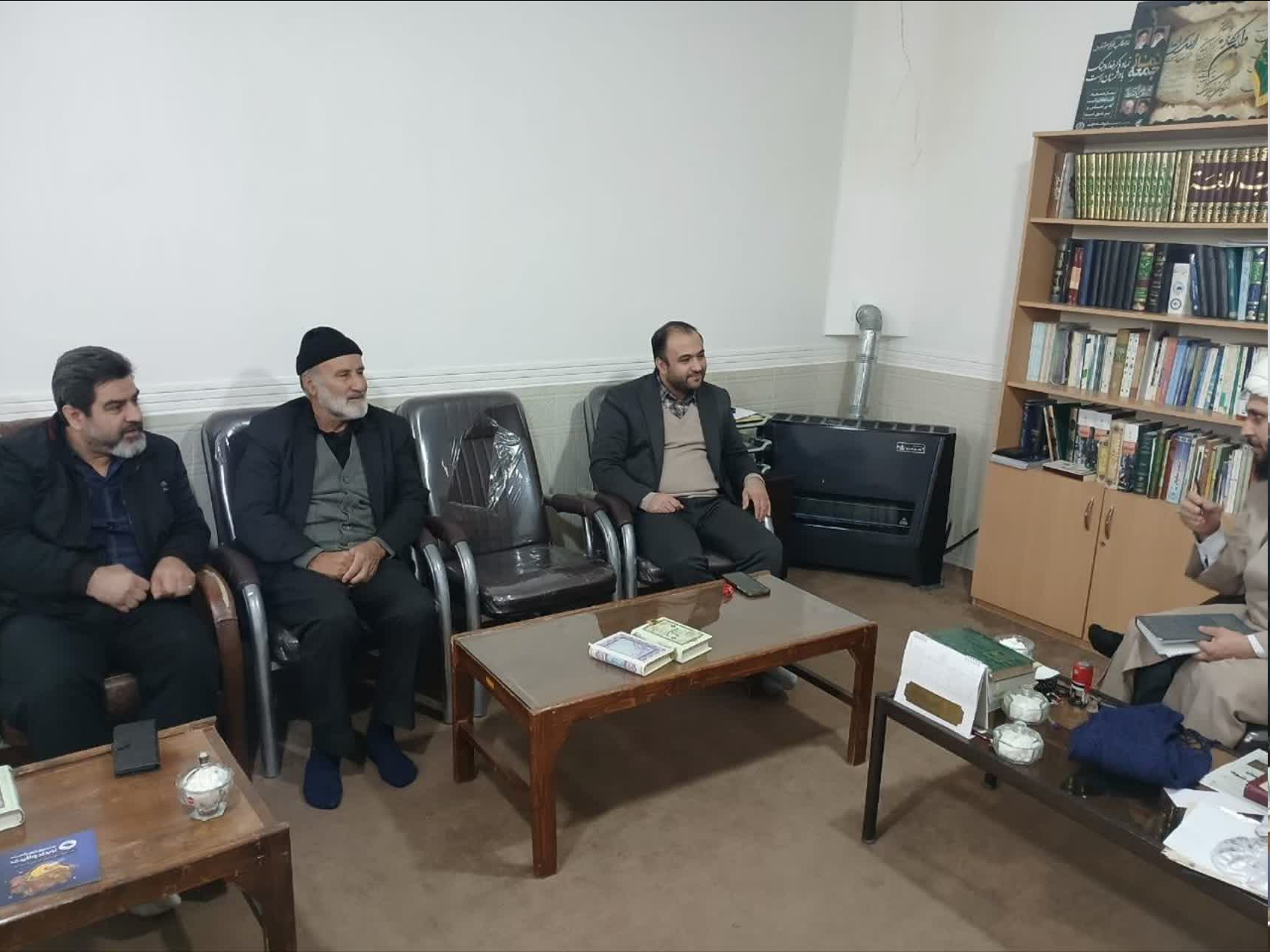 جلسه هم‌اندیشی تسهیل اشتغال و راه‌اندازی کارگاه خیاطی در شهر مهاجران برگزار شد