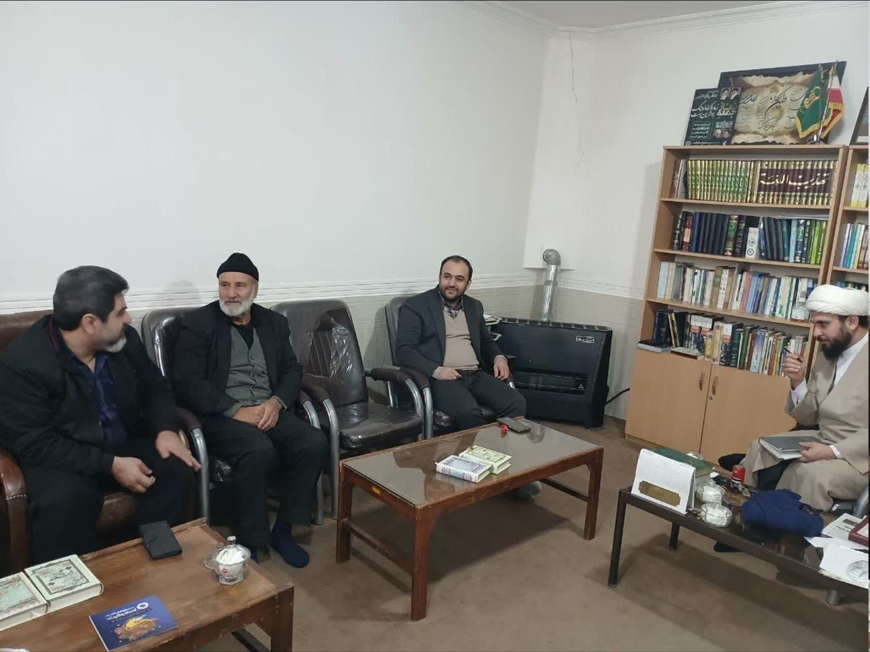 جلسه هم‌اندیشی تسهیل اشتغال و راه‌اندازی کارگاه خیاطی در شهر مهاجران برگزار شد