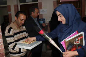 تقدیر از همکاران شاغل در اداره به مناسبت فرا رسیدن روز زن وولادت با سعادت حضرت فاطمه زهرا (ع)