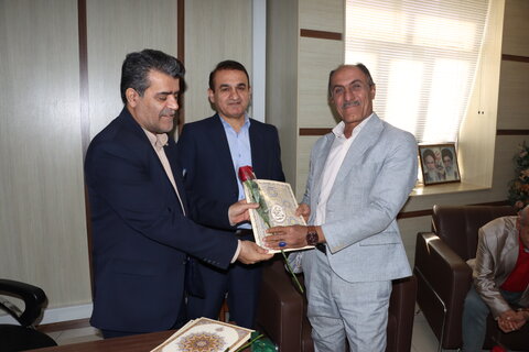 تجلیل مدیرکل بهزیستی خوزستان از کارمندان دارای معلولیت