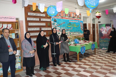 تقدیر از همکاران شاغل در اداره به مناسبت فرا رسیدن روز زن وولادت با سعادت حضرت فاطمه زهرا (ع)