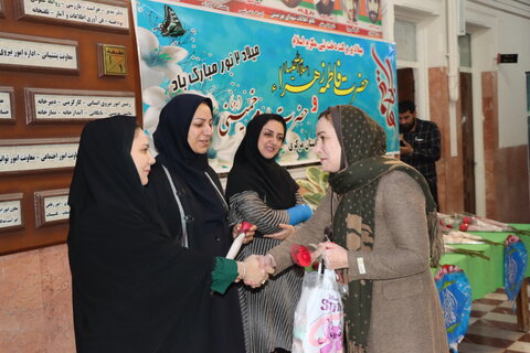 تقدیر از همکاران شاغل در اداره به مناسبت فرا رسیدن روز زن وولادت با سعادت حضرت فاطمه زهرا (ع)