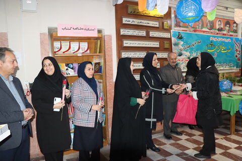 تقدیر از همکاران شاغل در اداره به مناسبت فرا رسیدن روز زن وولادت با سعادت حضرت فاطمه زهرا (ع)