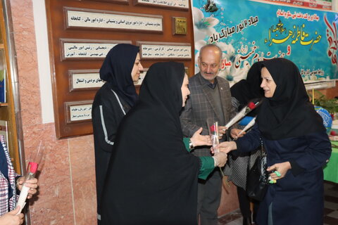 تقدیر از همکاران شاغل در اداره به مناسبت فرا رسیدن روز زن وولادت با سعادت حضرت فاطمه زهرا (ع)