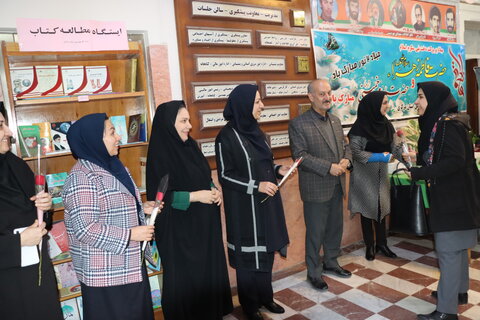 تقدیر از همکاران شاغل در اداره به مناسبت فرا رسیدن روز زن وولادت با سعادت حضرت فاطمه زهرا (ع)