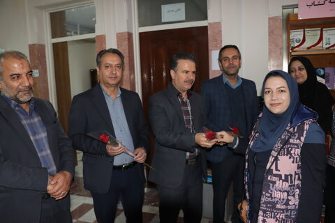 تقدیر از همکاران شاغل در اداره به مناسبت فرا رسیدن روز زن وولادت با سعادت حضرت فاطمه زهرا (ع)