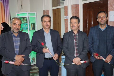 تقدیر از همکاران شاغل در اداره به مناسبت فرا رسیدن روز زن وولادت با سعادت حضرت فاطمه زهرا (ع)