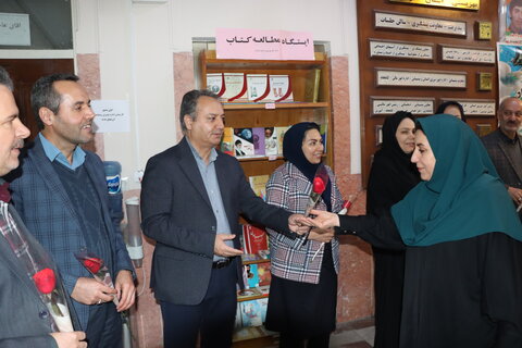 تقدیر از همکاران شاغل در اداره به مناسبت فرا رسیدن روز زن وولادت با سعادت حضرت فاطمه زهرا (ع)