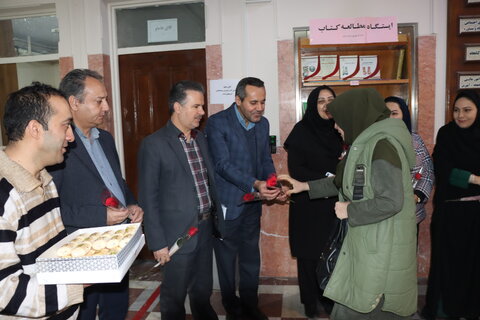 تقدیر از همکاران شاغل در اداره به مناسبت فرا رسیدن روز زن وولادت با سعادت حضرت فاطمه زهرا (ع)