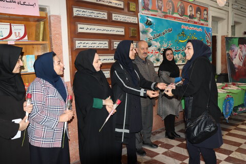 تقدیر از همکاران شاغل در اداره به مناسبت فرا رسیدن روز زن وولادت با سعادت حضرت فاطمه زهرا (ع)