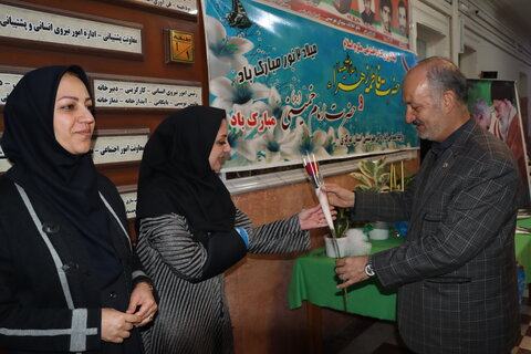 تقدیر از همکاران شاغل در اداره به مناسبت فرا رسیدن روز زن وولادت با سعادت حضرت فاطمه زهرا (ع)