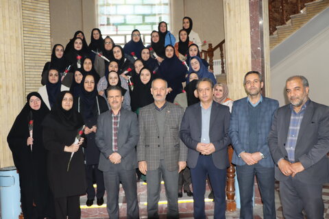 تقدیر از همکاران شاغل در اداره به مناسبت فرا رسیدن روز زن وولادت با سعادت حضرت فاطمه زهرا (ع)