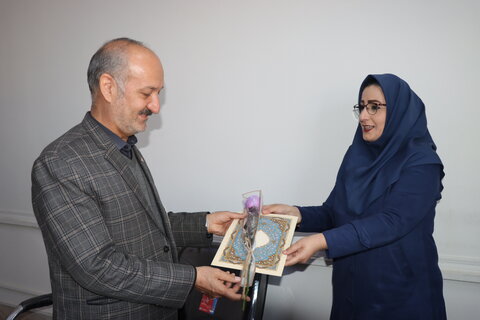 تجلیل از حسابداران شاغل در اداره کل بهزیستی استان
