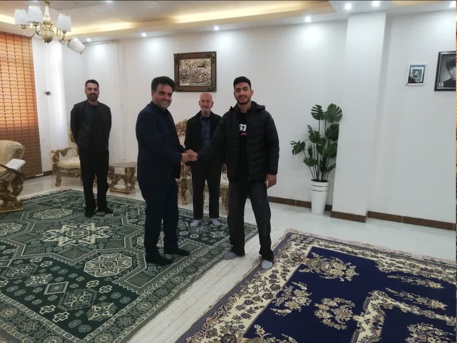 دیدار معاون توان‌بخشی و رئیس بهزیستی ملایر با نایب‌قهرمان کشتی پارالمپیک ناشنوایان