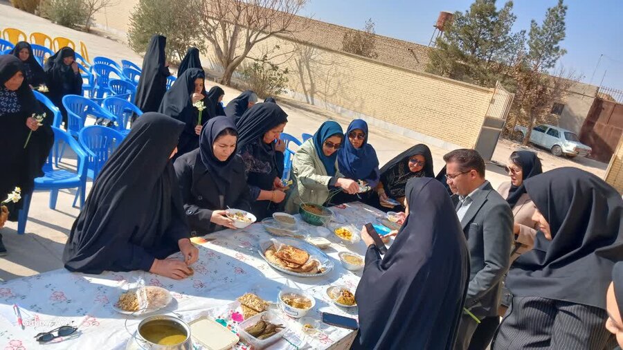 تشکیل دوره آموزشی پیشگیری از معلولیت های دوران سالمندی و همچنین برگزاری جشنواره غذایی ویژه افراد دارای معلولیت و خانواده‌های آنها