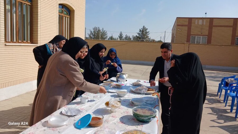 تشکیل دوره آموزشی پیشگیری از معلولیت های دوران سالمندی و همچنین برگزاری جشنواره غذایی ویژه افراد دارای معلولیت و خانواده‌های آنها