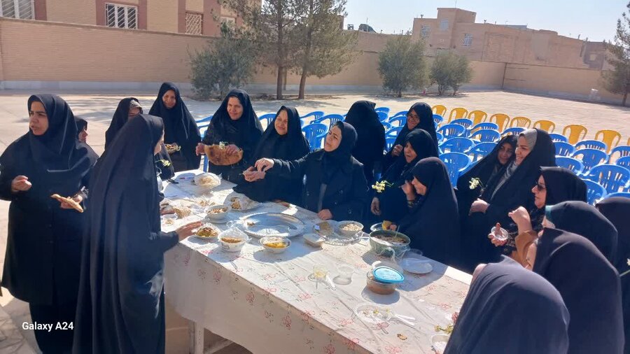 تشکیل دوره آموزشی پیشگیری از معلولیت های دوران سالمندی و همچنین برگزاری جشنواره غذایی ویژه افراد دارای معلولیت و خانواده‌های آنها