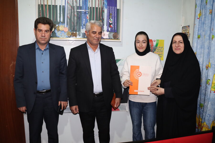 دیدار مدیرکل بهزیستی اردبیل با سه توانیاب موفق به مناسبت هفته افراد دارای معلولیت