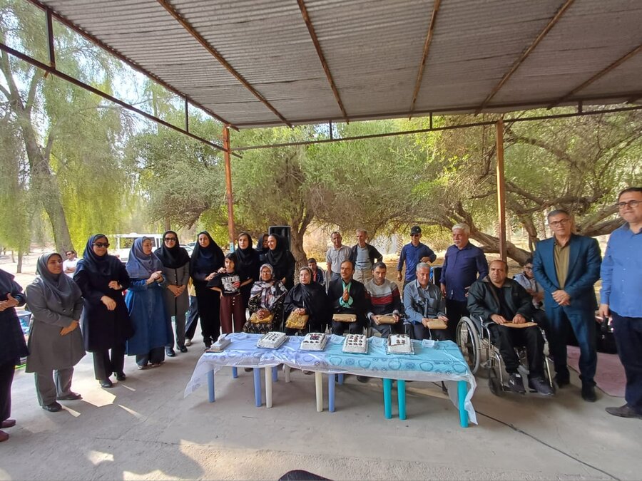 تنگستان|دیدار معنوی و نشاط اجتماعی در امامزاده فقیه ضیا؛ اردوی سیاحتی-زیارتی ویژه توان‌یابان و سالمندان تنگستان برگزار شد