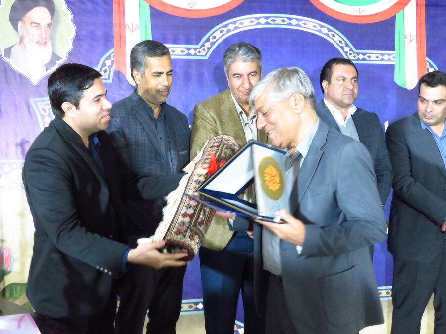 آیین تجلیل از عوامل اجرایی و پشتیبانی پروژه ۴۰ واحدی مسکن مهر افراد دارای معلولیت سیرجان