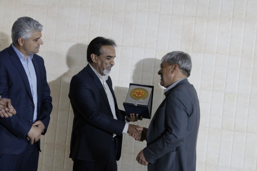 آیین تجلیل از عوامل اجرایی و پشتیبانی پروژه ۴۰ واحدی مسکن مهر افراد دارای معلولیت سیرجان